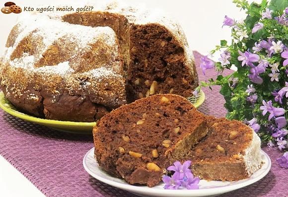 Babka dyniowa z jabłkami i orzechami