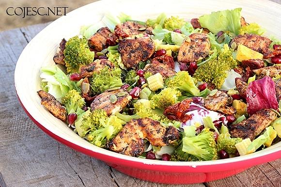 Fast salad with grilled chicken