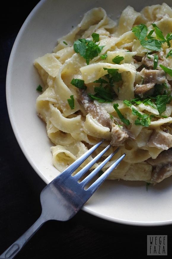 Pappardelle z boczniakami w nerkowcowym sosie