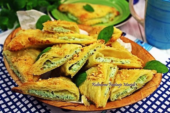 Greckie pierogi z miętą i pistacjami