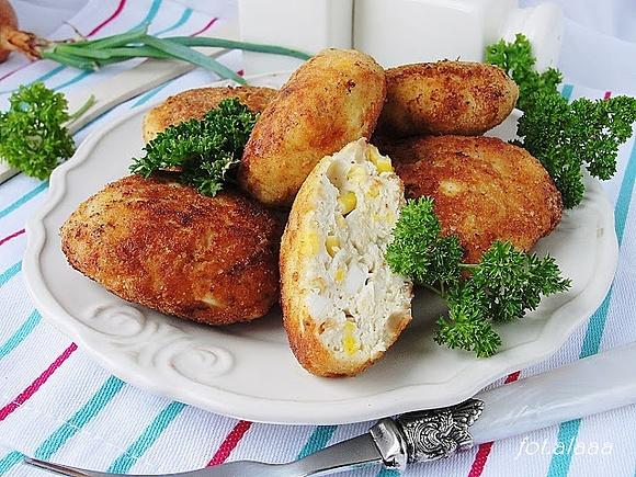Klopsy drobiowe z jajkiem i kukurydzą