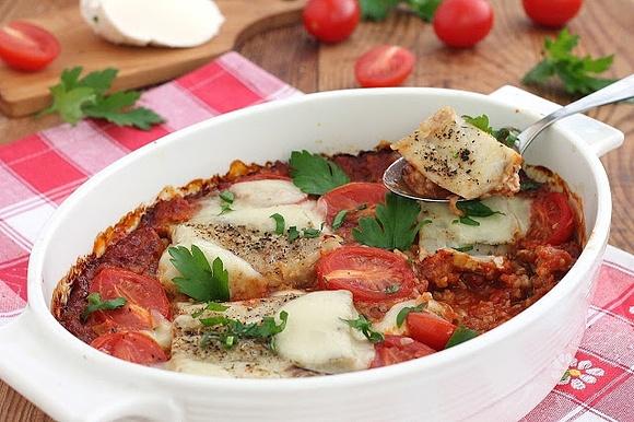 Mintaj w sosie z bulgur i warzywami