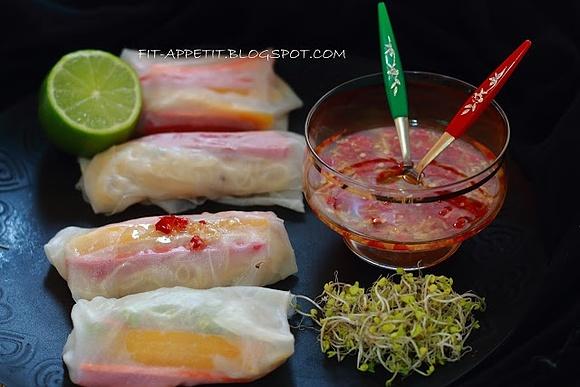 Spring rolls z aromatycznym sosem