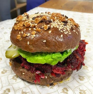 Vege burgery z buraka i kaszy jaglanej