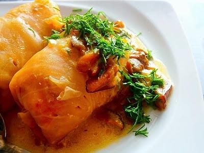 Delikatne gołąbki w sosie z grzybów leśnych