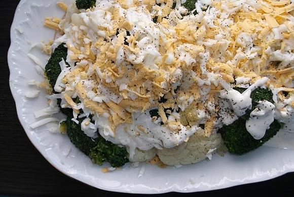 Sałatka kalafiorowo-brokulowa