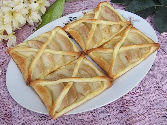 Ciastka francuskie z gruszką