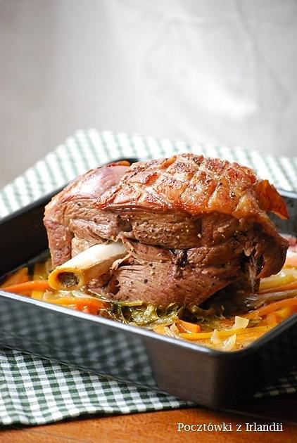 Jagnięcina pieczona na wolnym ogniu