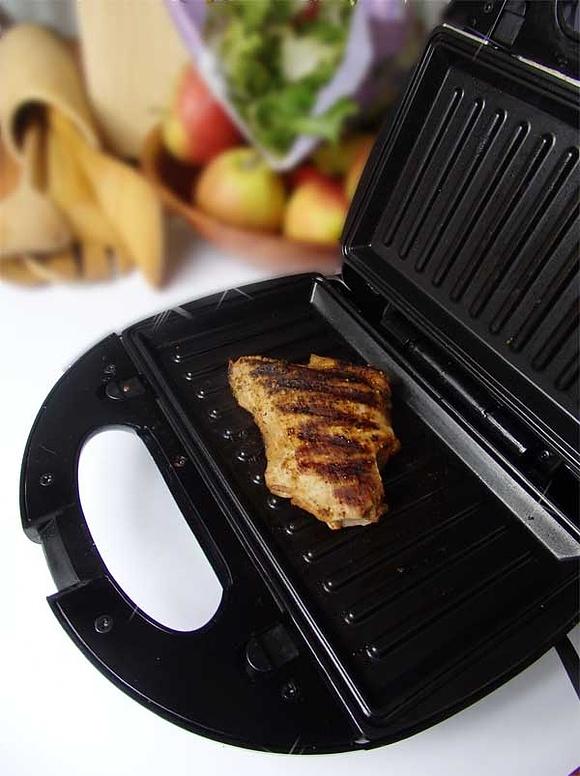 Grillowany udziec z indyka na wstążkach z cukinii z olejem lnianym