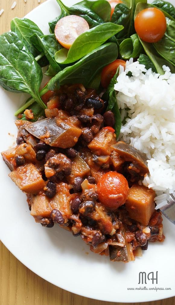 Curry z bakłażanem i czarną fasolą