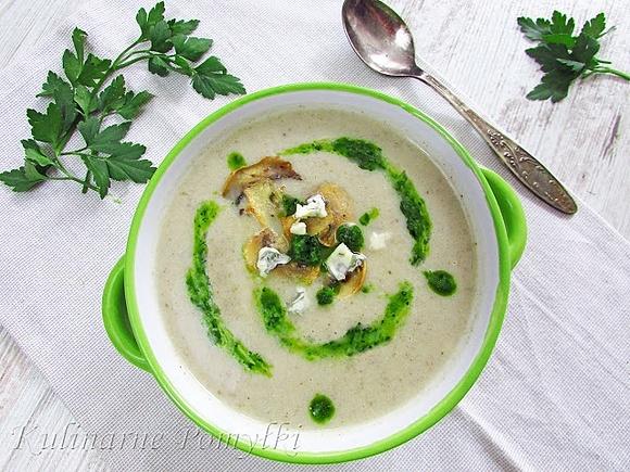 Zupa pieczarkowa z kalafiorem, gorgonzolą i pietruszkową oliwą