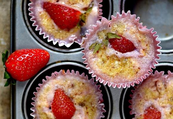 Składnikowe muffiny fit bez tłuszczu i cukru, przekąska dla aktywnych