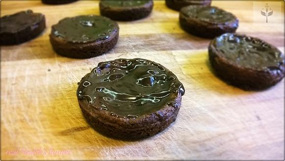 Muffinkowe ciasteczka z siemieniem lnianym, masłem orzechowym i czekoladą