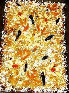 Mazurek pełen bakalii