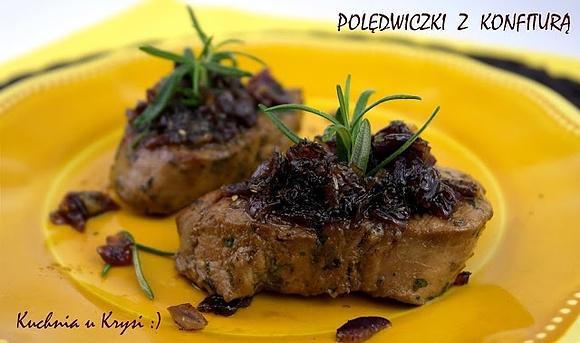 Polędwiczki wieprzowe z konfiturą z czerwonej cebuli i rozmarynem