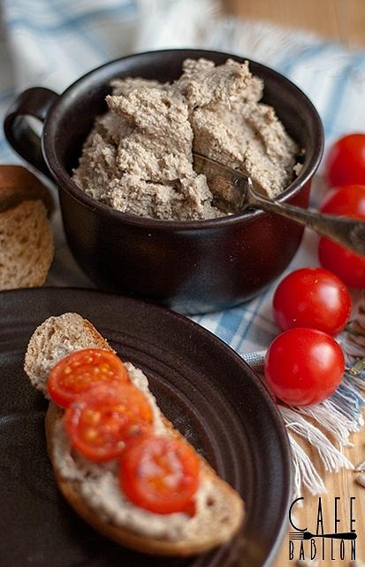 Pasta z pieczarek i ziaren słonecznika