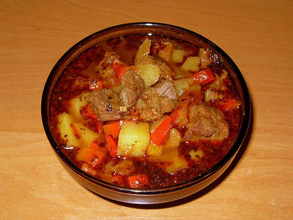 Bogracz gęsta zupa mięsna