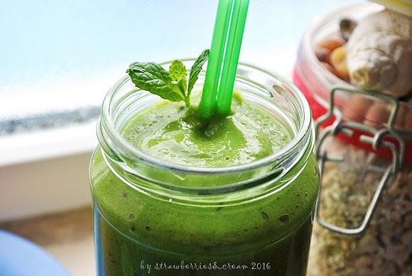 Koktajle z mango i bananami na bazie mleka ryżowego