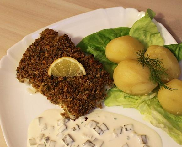 Boski halibut z chrupiącą posypką i sosem ogórkowym