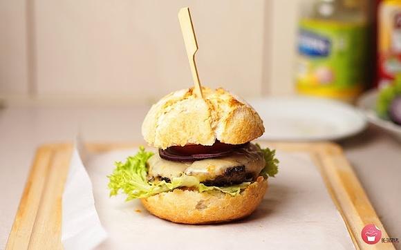 Burgery wołowe z domowych składników