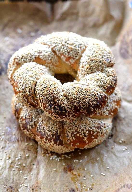 Simit czy bajgiel i obwarzanek? Marcowa Piekarnia