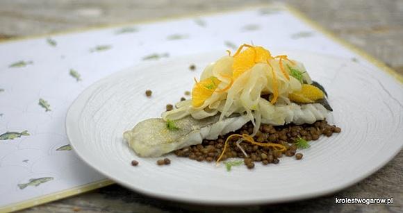 Skrei pieczony z sałatką z kopru włoskiego