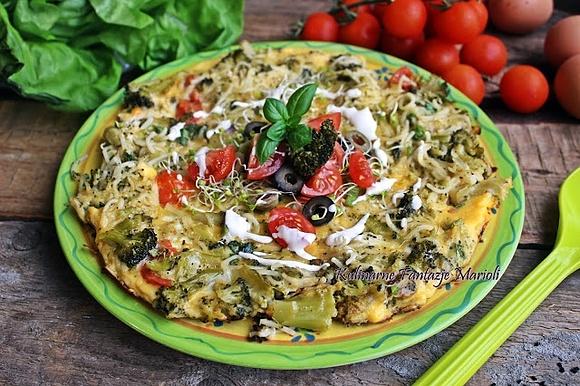 Omlet brokułowy z makaronem na śniadanie lub kolację