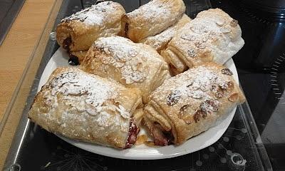 Roladki wiśniowe idealne do kawy na Dzień Kobiet