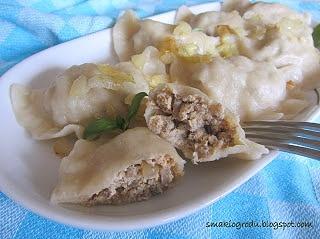 Pierogi z mięsem drobiowym i pieczarkami