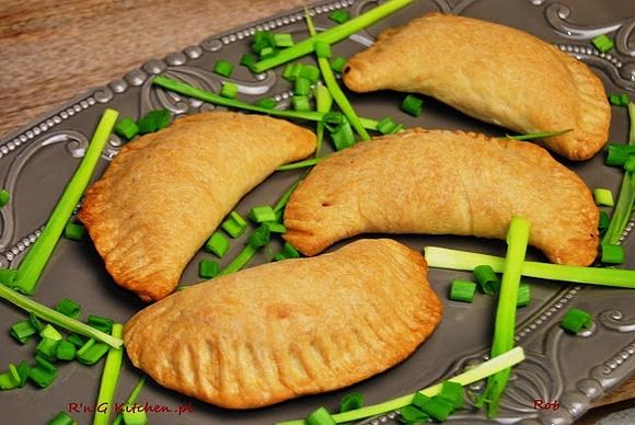 Empanadas z kukurydzą i cebulą
