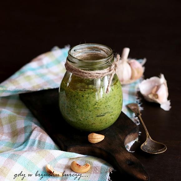 Pesto z rukoli - przepis na domowe pesto z rukoli