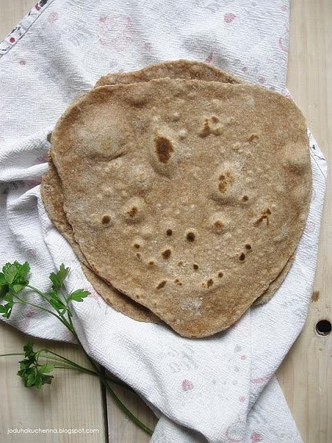 Chapati - indyjskie chlebki na pszennej mące razowej