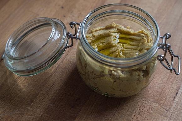 Hummus – przepis na pastę z ciecierzycy i tahini