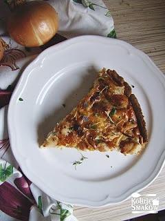 Serowo-cebulowe quiche z kurczakiem