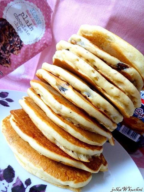 Bananowe pancakes z czekoladowymi dropsami