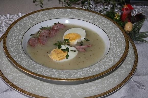 Barszcz chrzanowy z kiełbasą