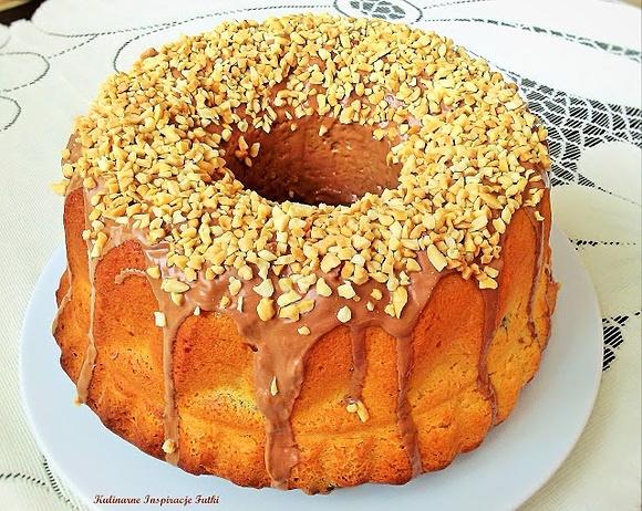 Babka z rodzynkami i polewą orzechowo-czekoladową