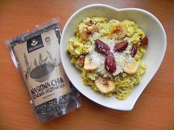 Jajecznica na słodko z bananem, ricottą i orzechami brazylijskimi