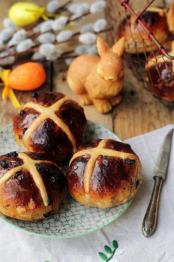 Hot Cross Buns aromatyczne wielkanocne bułeczki
