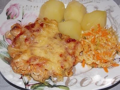 Kurczak zapiekany z porami i cebulą na obiad