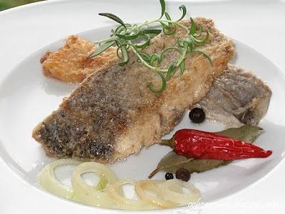 Leszcz w ostrej marynacie z cebulą i chili
