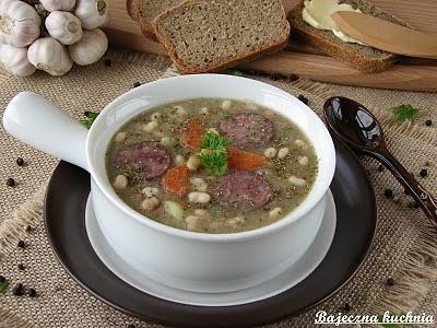 Zupa fasolowa z kiełbasą i warzywami