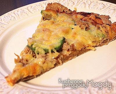 Pizza z tuńczykiem i cukinią na pełnoziarnistym cieście żytnio-amarantusowym