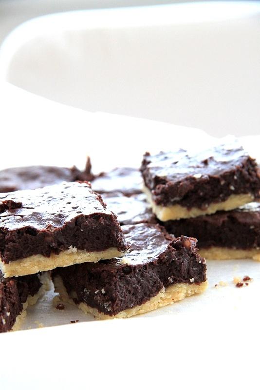 Brownies na kruchym maślnym spodzie z mlekiem skondensowanym