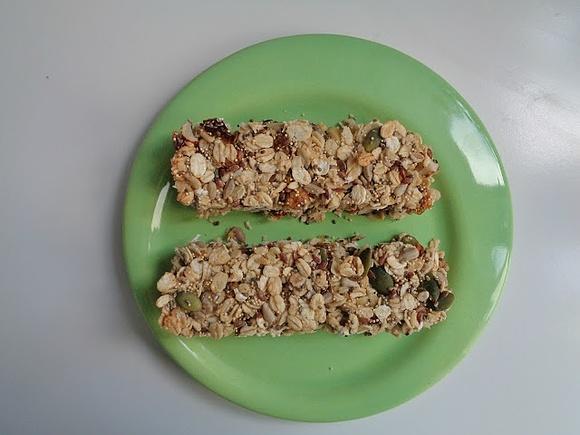 Batony musli bez mąki i cukru, idealne na drugie śniadanie
