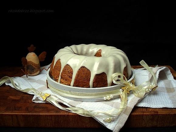 Babka herbaciana z pigwą i pierwsze ptasie trele