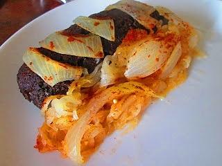 Pieczone krupnioki z kapustą kiszoną