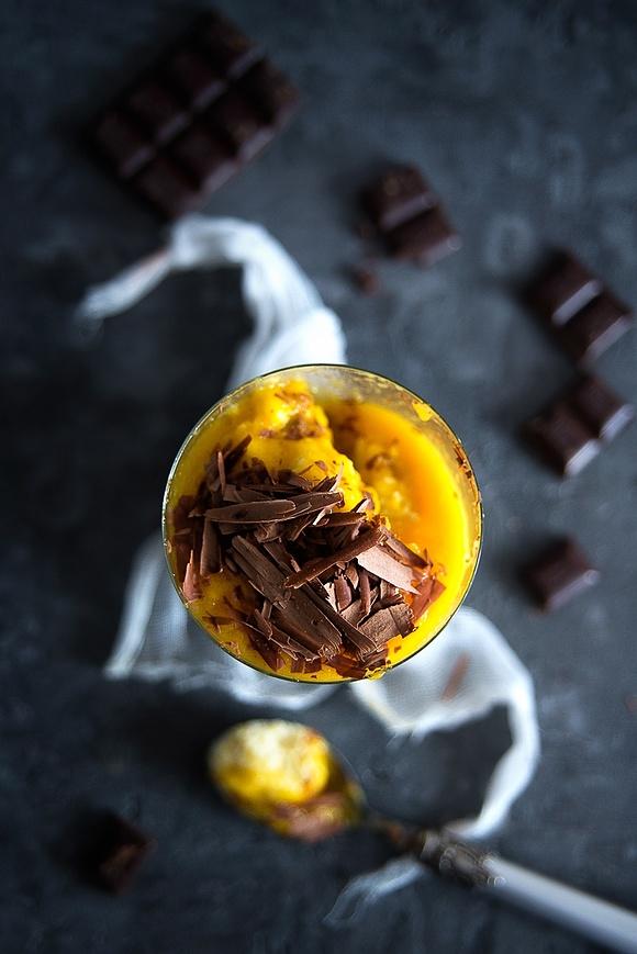 Pudding z kaszy jaglanej z mango i czekoladą