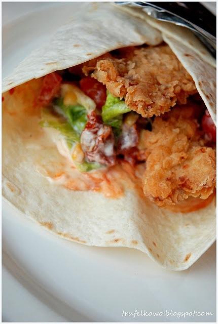 Tortilla z nuggetsami z indyka