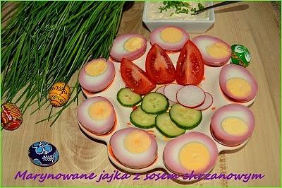 Marynowane jajka z chrzanowym sosem i szczypiorkiem